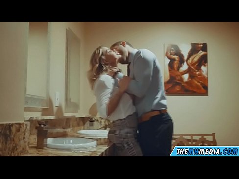 ❤️ Quand une blonde plantureuse vous séduit dans des toilettes publiques. ❤️ Salopes at fr.xxxner.ru ❤